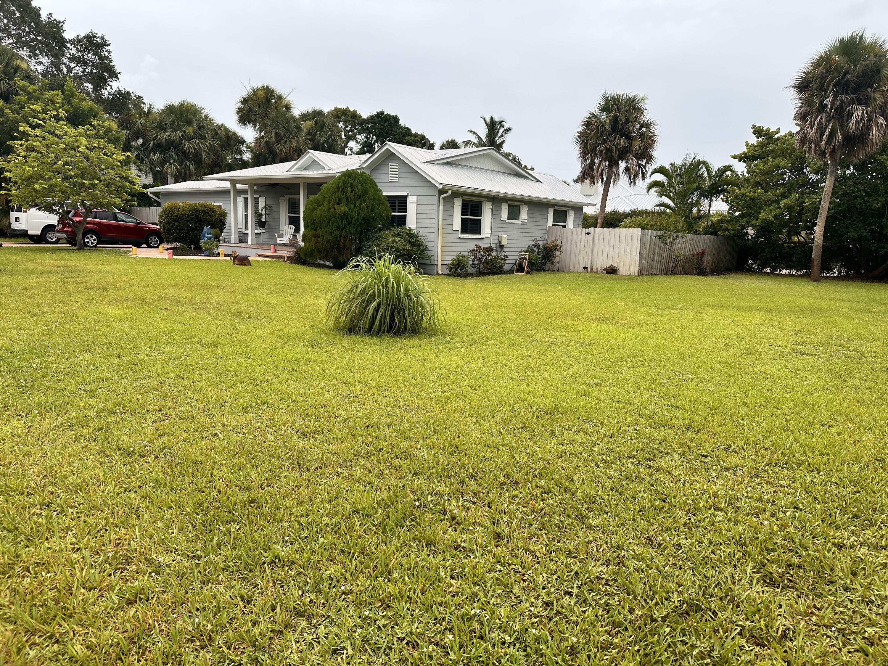 Property Photo:  229 SE Oriole Avenue  FL 34996 