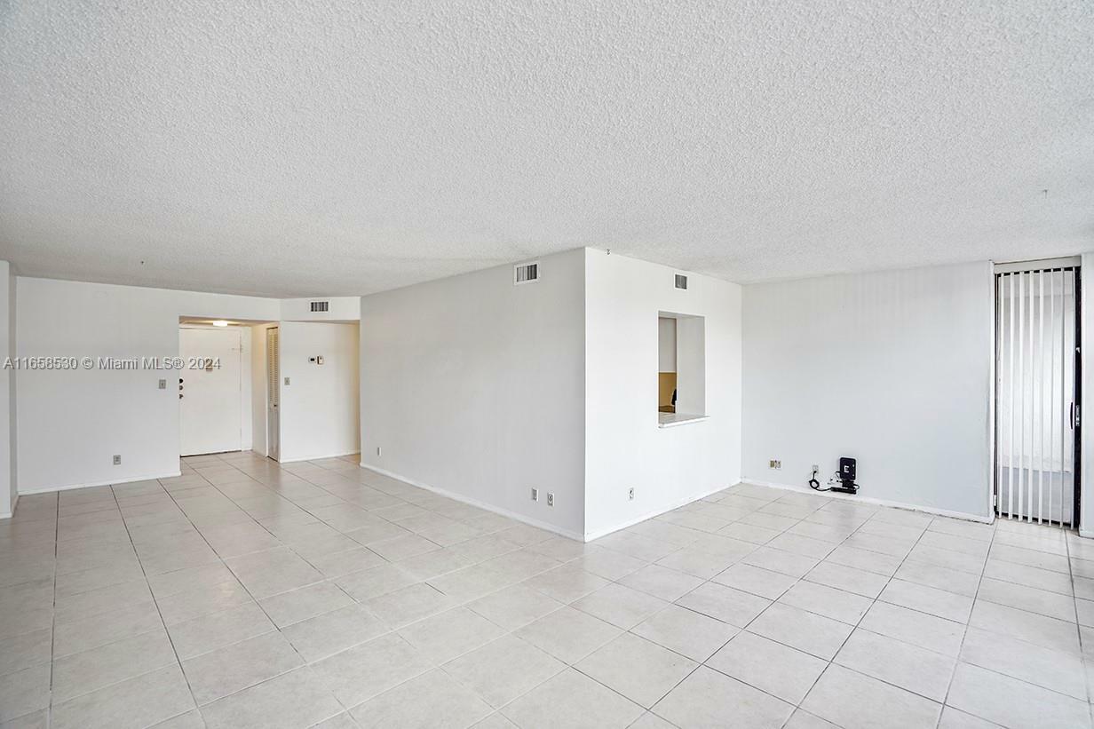 Property Photo:  1000 Parkview Dr 115  FL 33009 