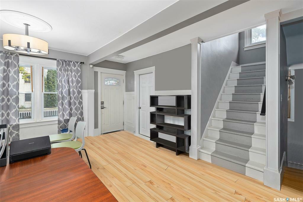 Property Photo:  320 F Avenue S  SK S7M 1T2 