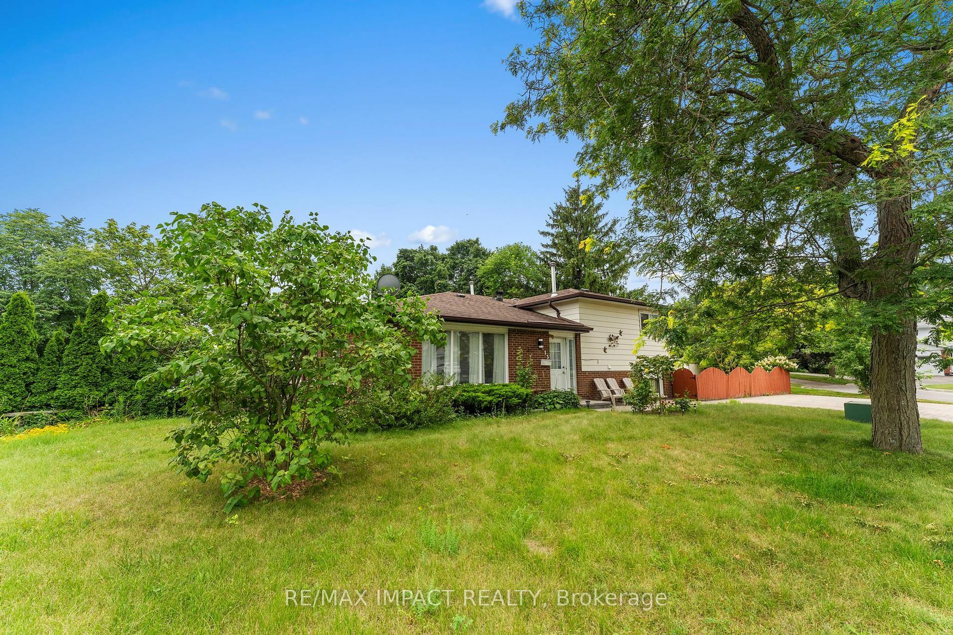 Property Photo:  715 Greenoch Crt  ON L1J 6H4 