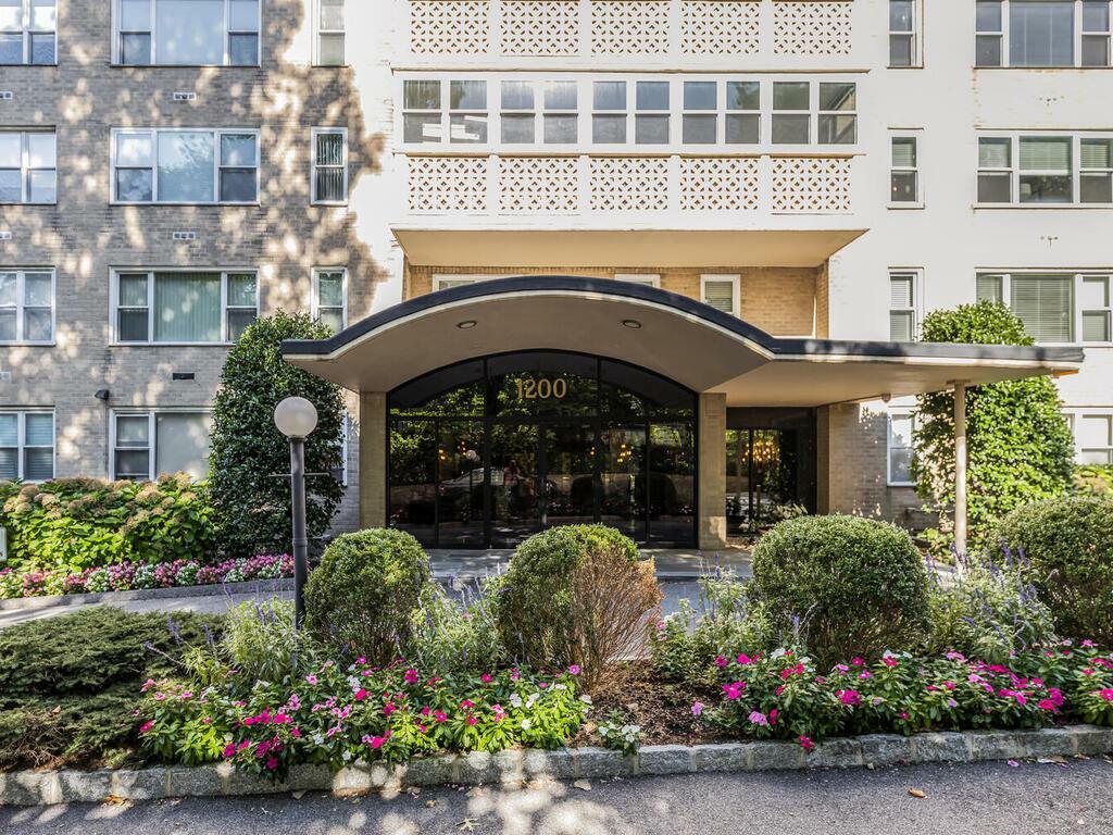 Property Photo: 1200 Midland Avenue 10F NY 10708