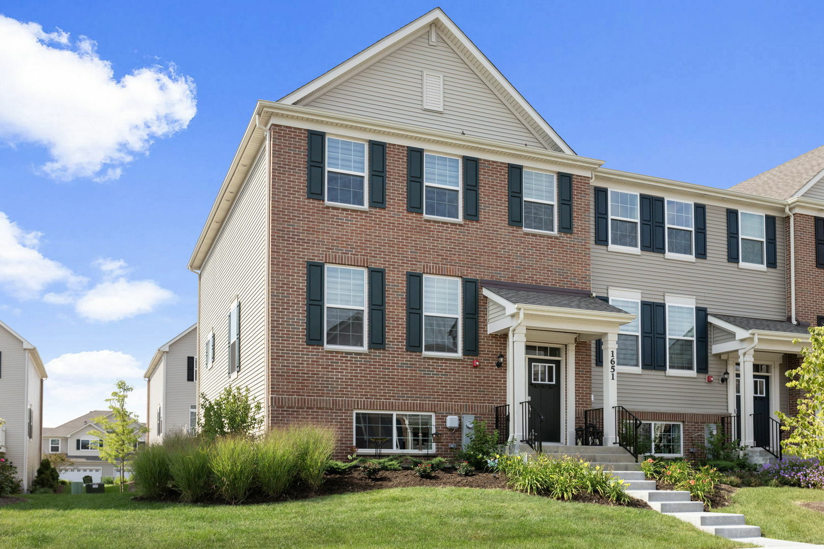 Property Photo:  1651 Bentz Way  IL 60510 