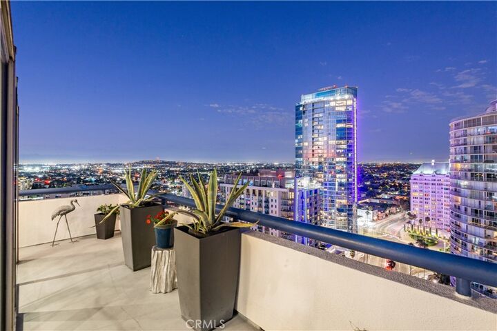 Property Photo: 525 East Seaside Way Ph5 CA 90802