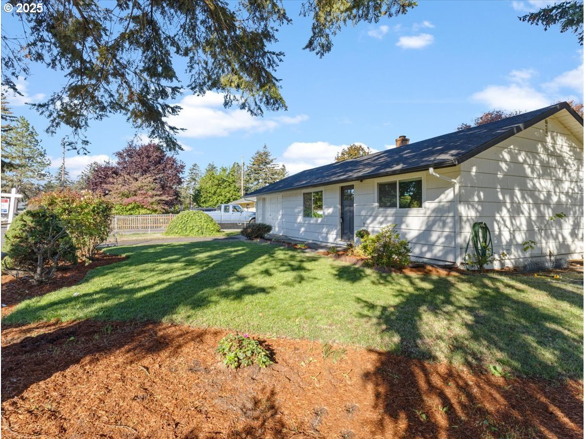 Property Photo: 12915 NE Multnomah St OR 97230