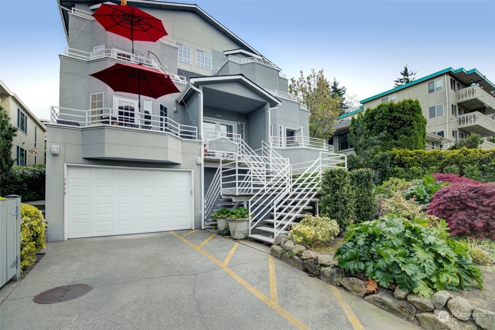 Property Photo:  3622 14th Avenue W 102  WA 98119 