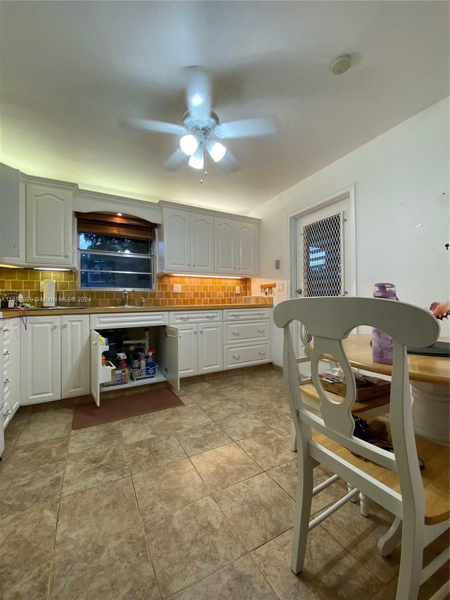 Property Photo:  500 S Luna Ct 2  FL 33021 