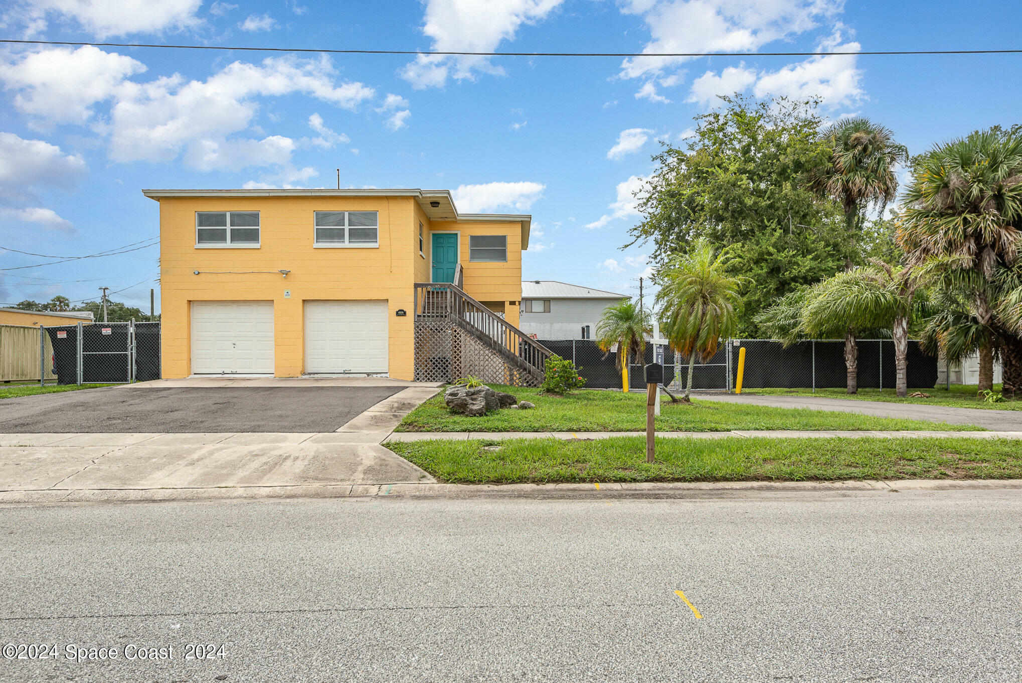 Property Photo:  624 Grannis Avenue S  FL 32796 