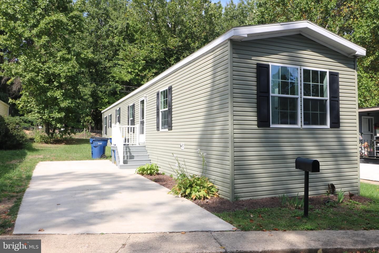 Property Photo:  1817 Elmwood Park Drive  MD 20743 