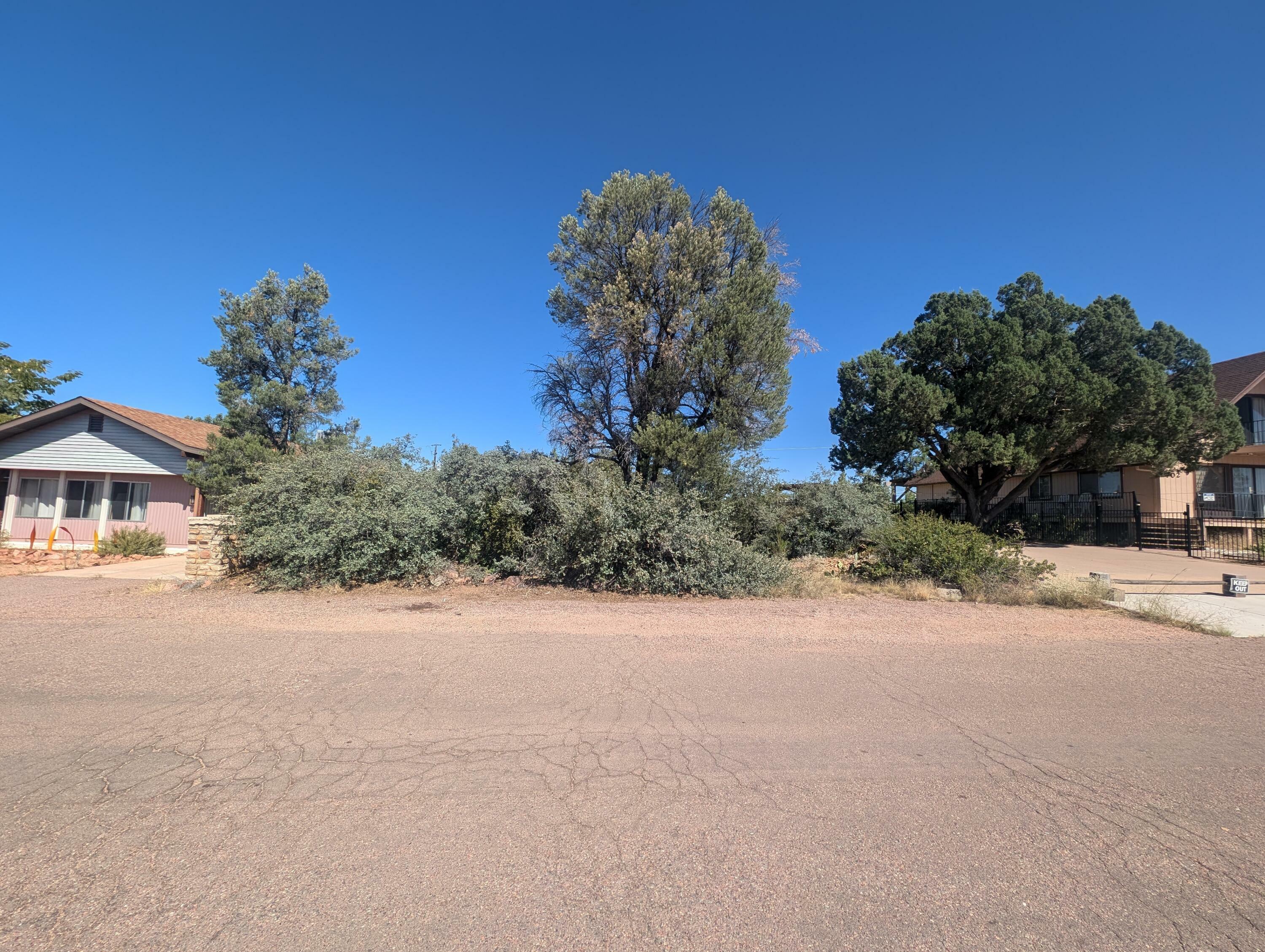 Property Photo:  704 W Summit Street  AZ 85541 