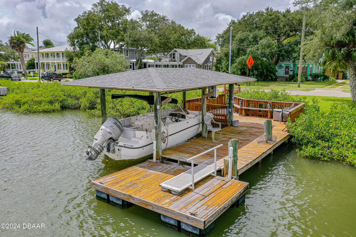 Property Photo:  1206 S Riverside Drive  FL 32168 