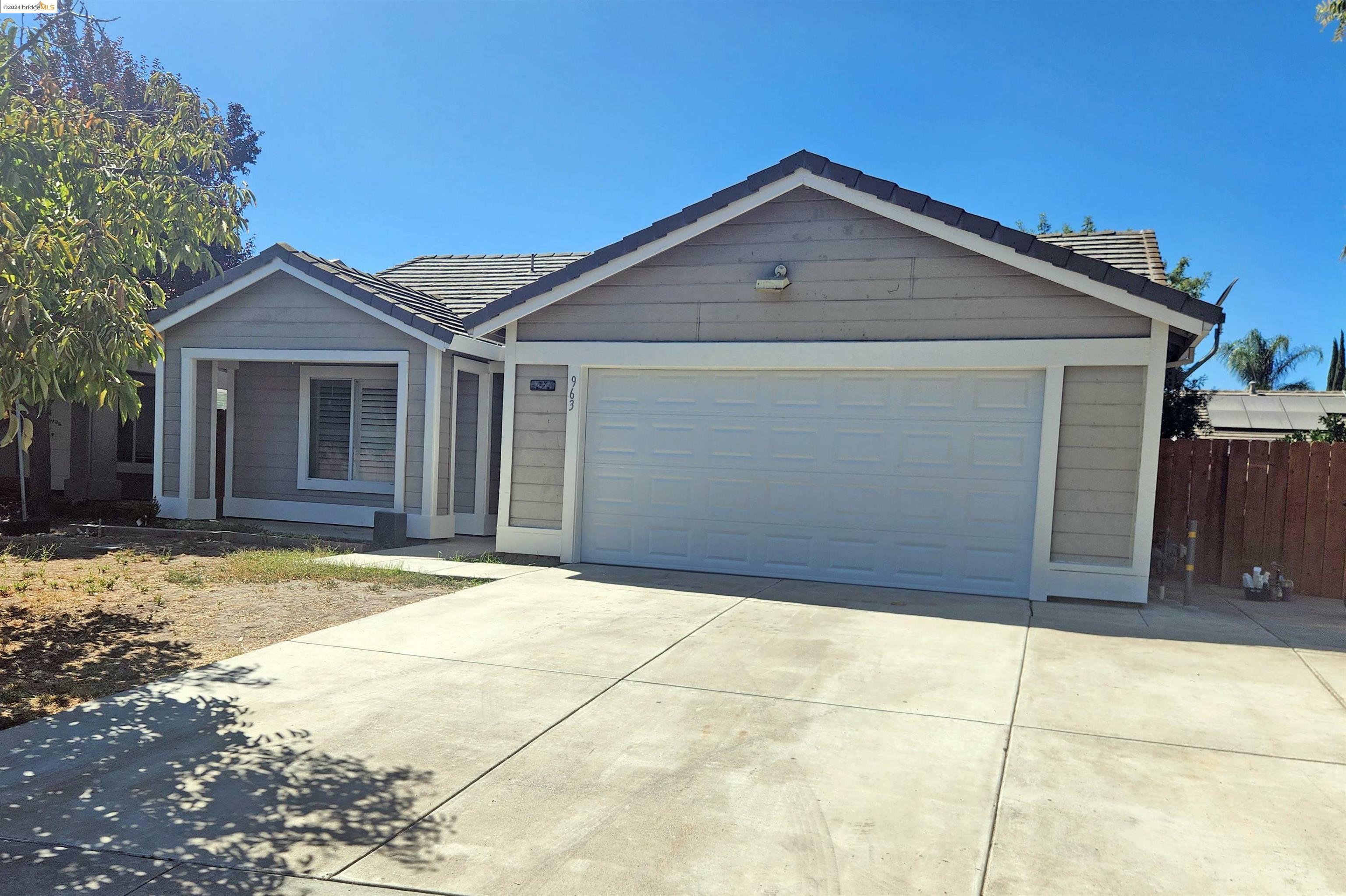 Property Photo:  963 Sanddollar Cir  CA 95206 