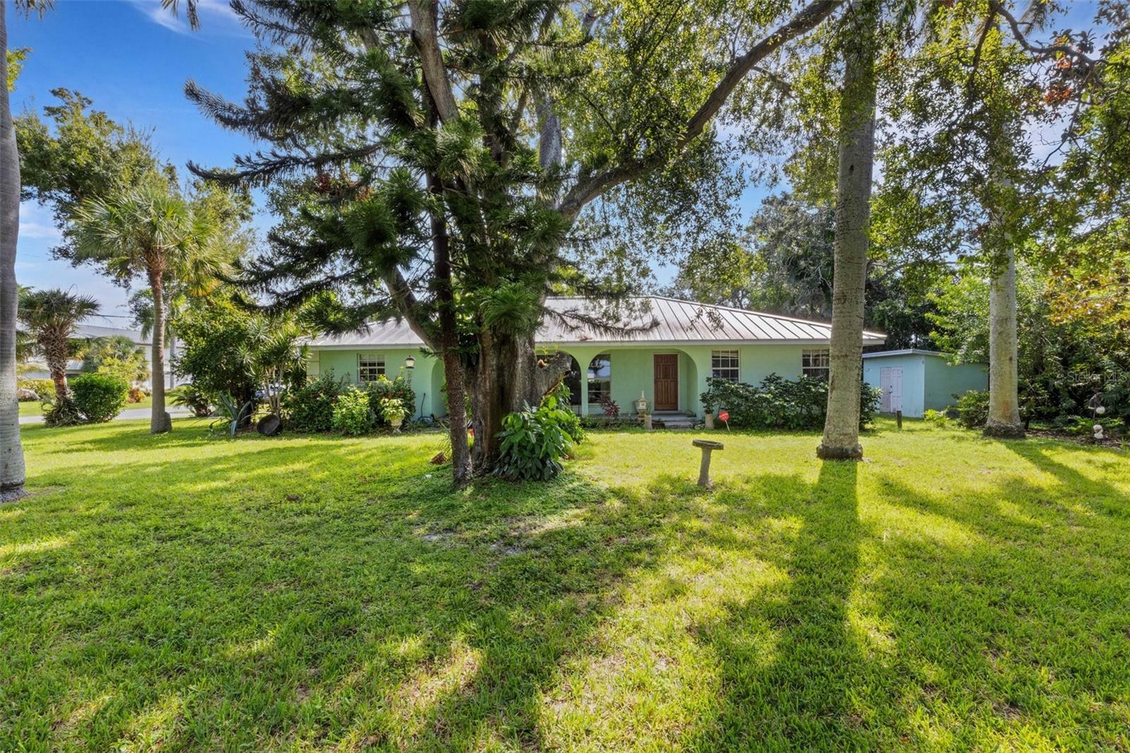 Property Photo:  2403 Palma Sola Boulevard  FL 34209 