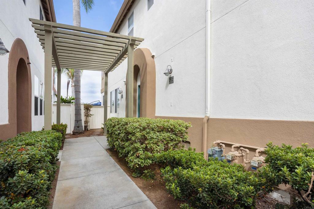 Property Photo:  529 Sweet Pea Place  CA 92024 