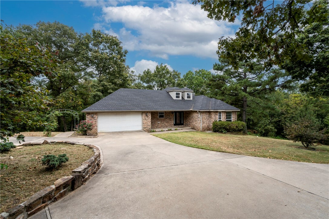 Property Photo:  704 E Red Oak Street  AR 72761 