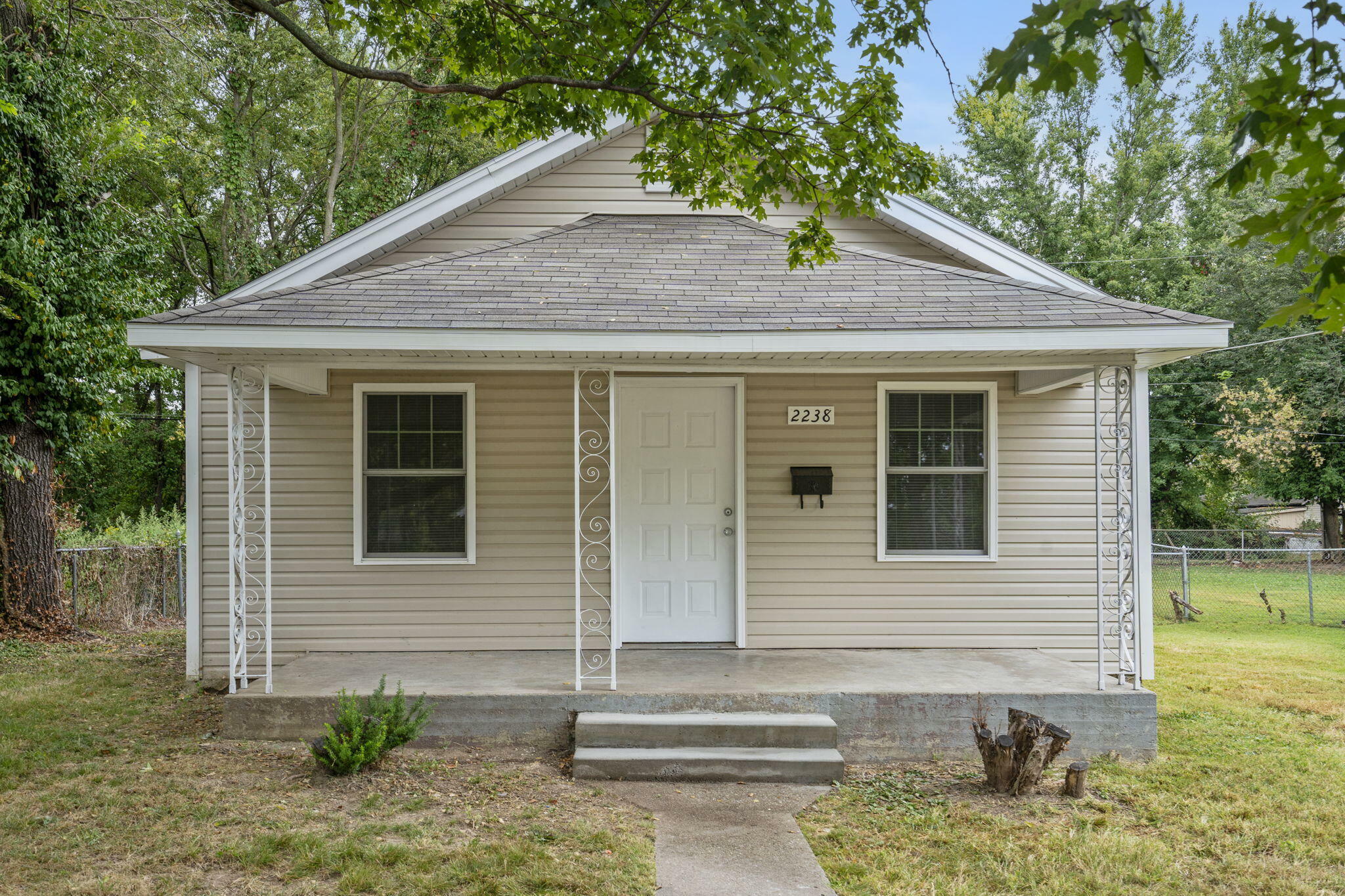 Property Photo:  2238 N Farmer Avenue  MO 65803 