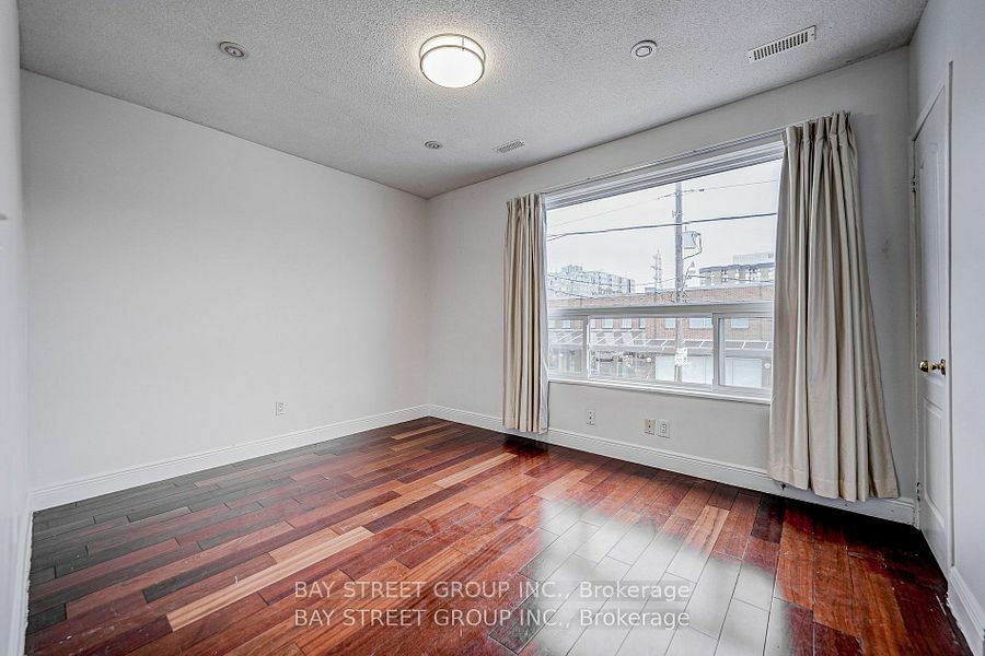 Property Photo:  641 Dupont St  ON M6G 1Z4 