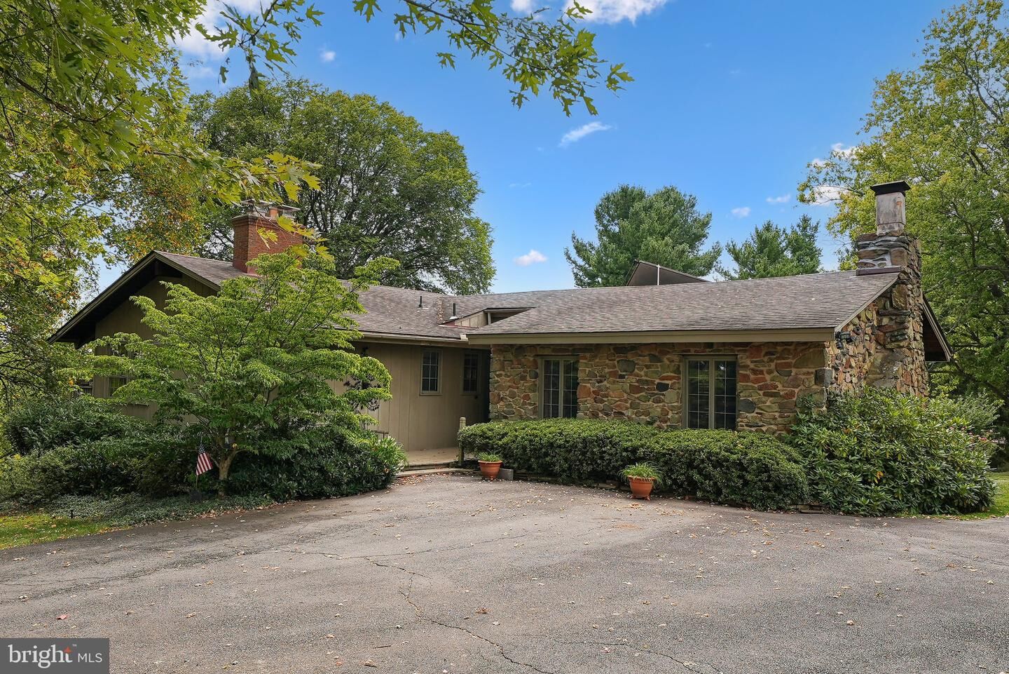 Property Photo: 39773 Thomas Mill Road VA 20175