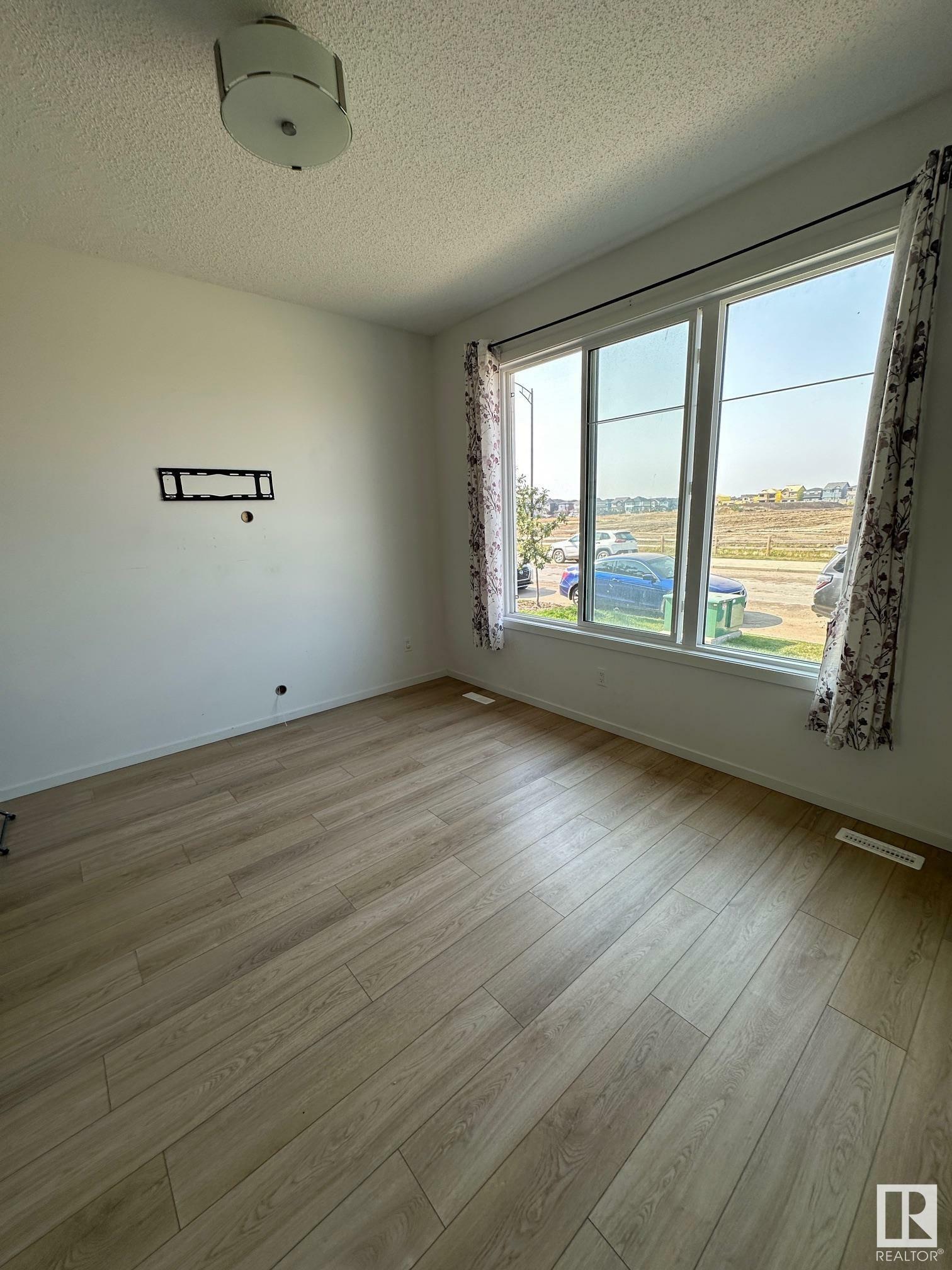 Property Photo:  18007 71 Street NW  AB T5Z 0V4 