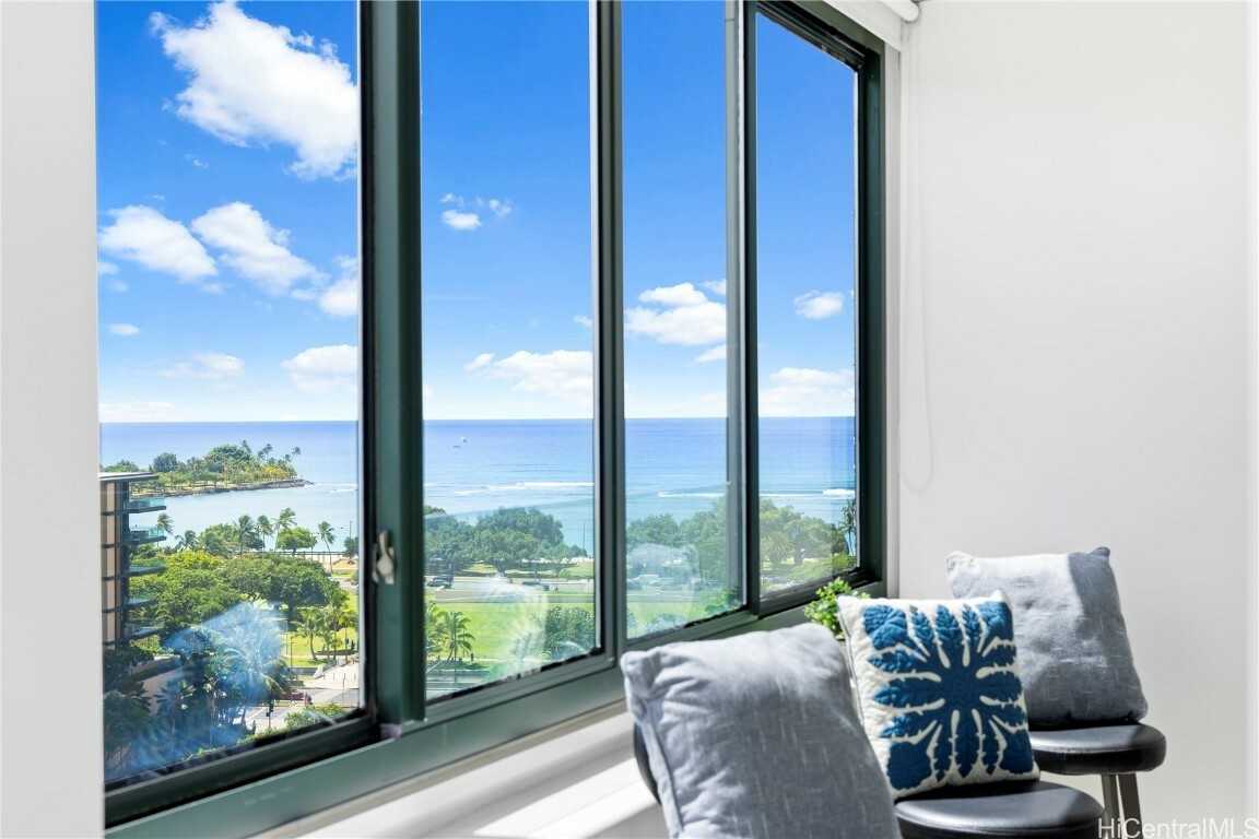 88 Piikoi Street 1405  Honolulu HI 96814 photo