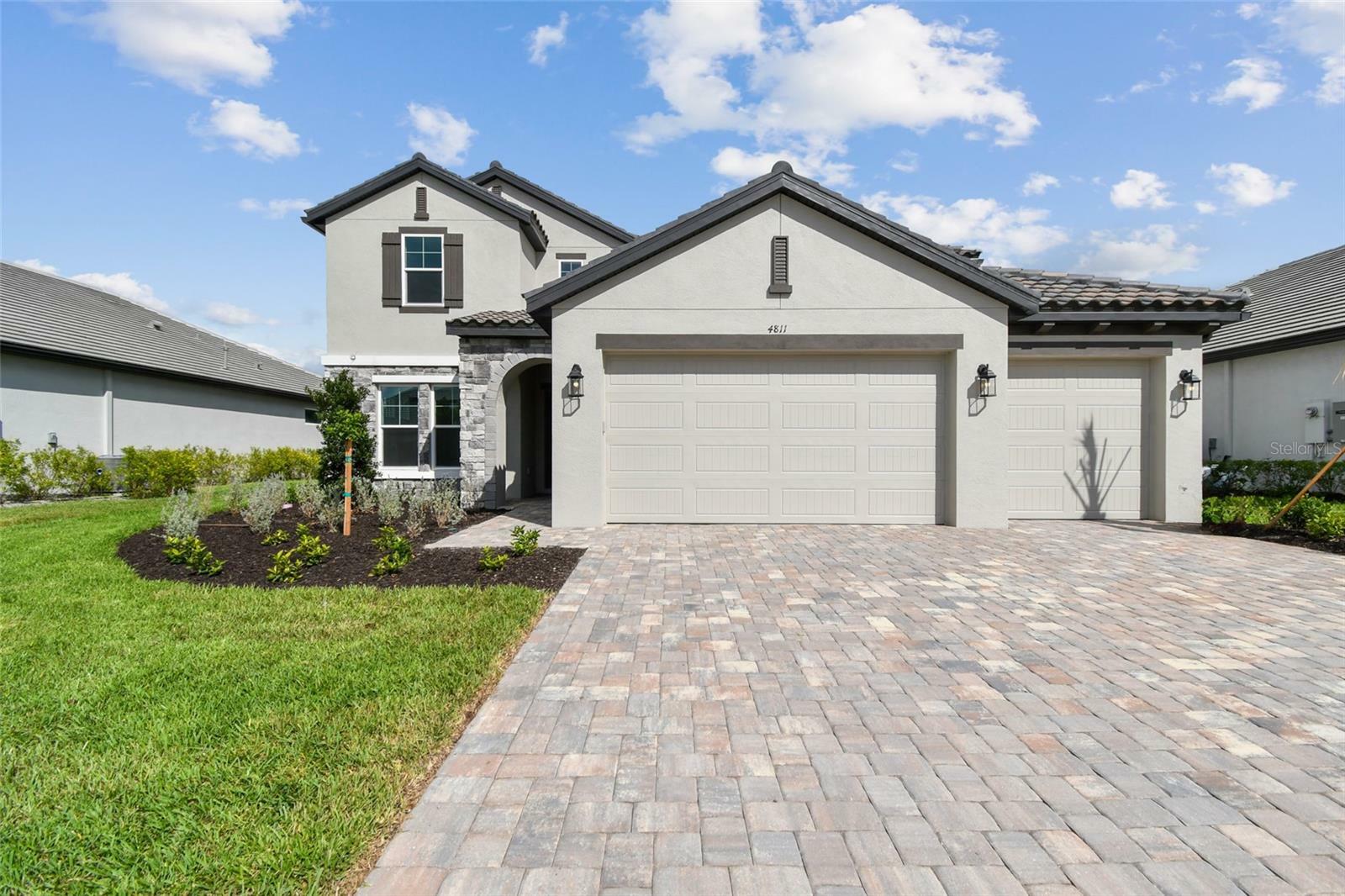 Property Photo:  4811 Honey Dew Lane  FL 34211 