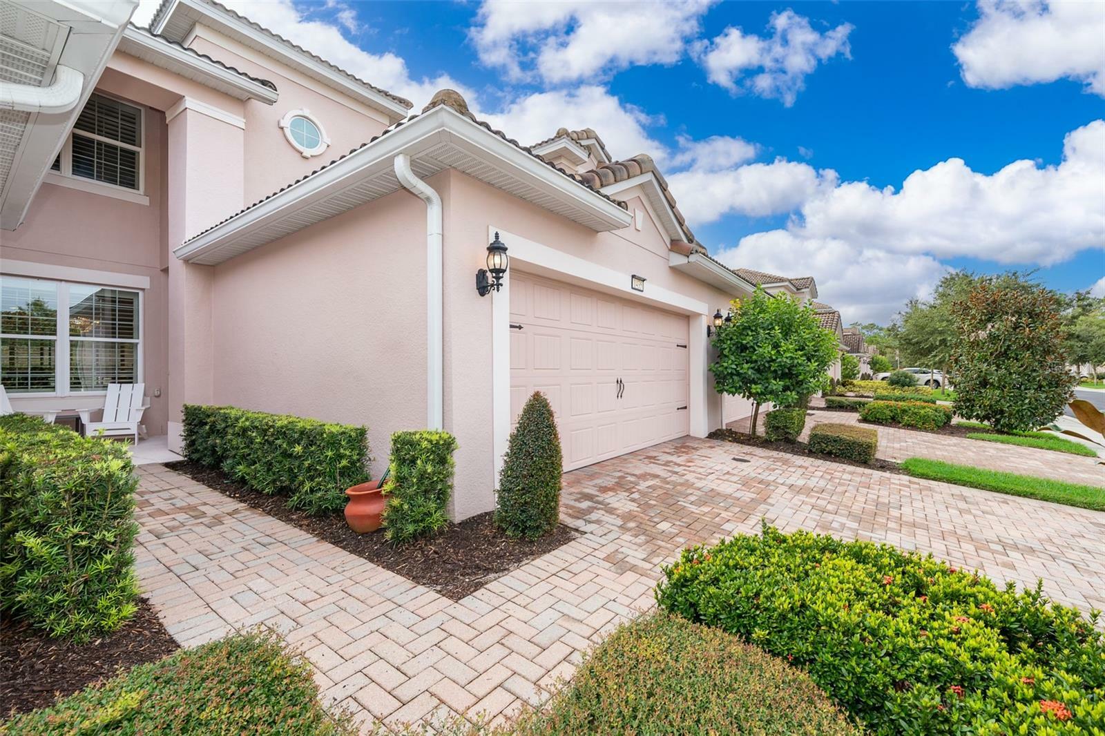 Property Photo:  1435 El Conte Drive  FL 33896 