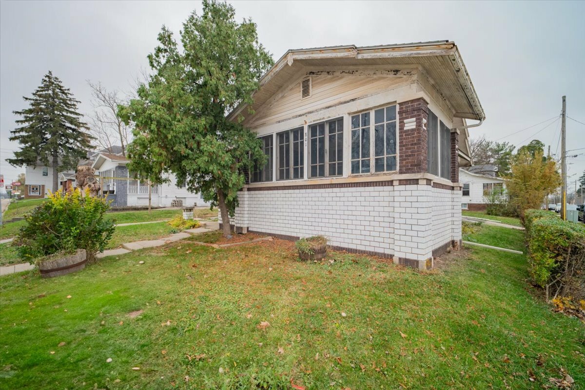 Property Photo:  801 S Morris Avenue  IL 61701 