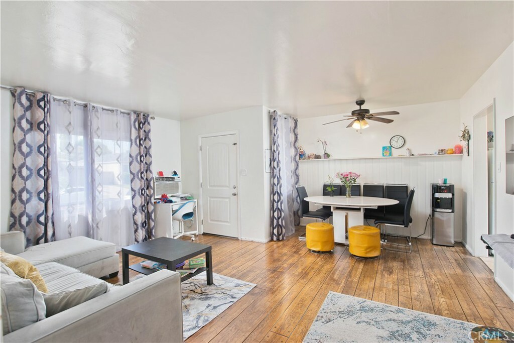 Property Photo:  17811 Collins Street  CA 91316 