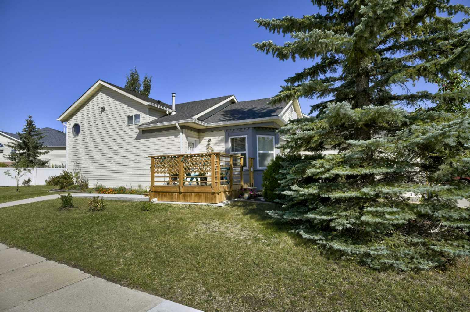 Property Photo:  703 Woodside Drive NW  AB T4B 2G9 