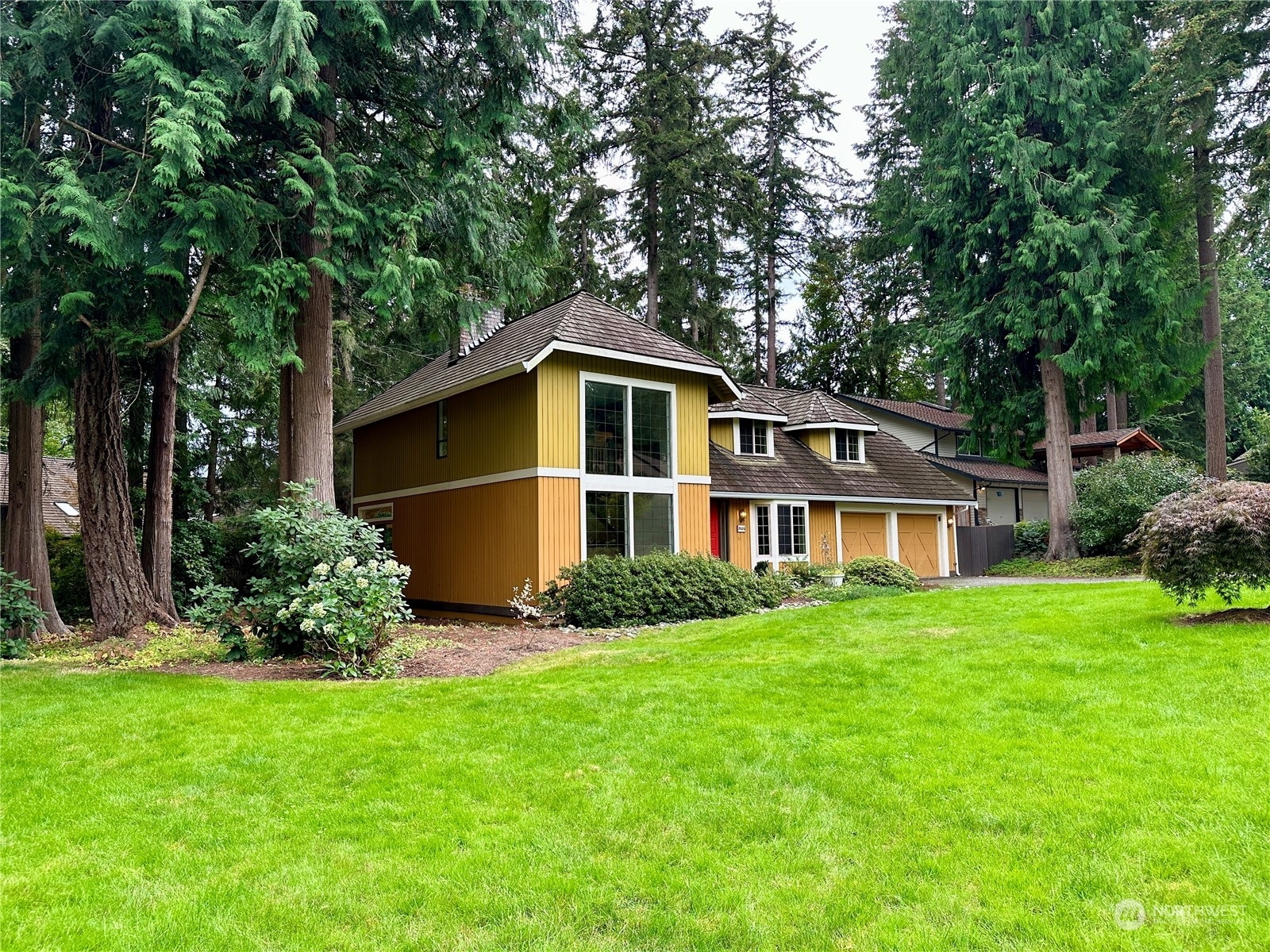 Property Photo:  2424 Sahalee Drive E  WA 98074 