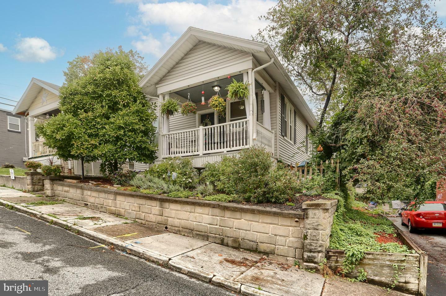 Property Photo:  907 Franklin Street  PA 17103 