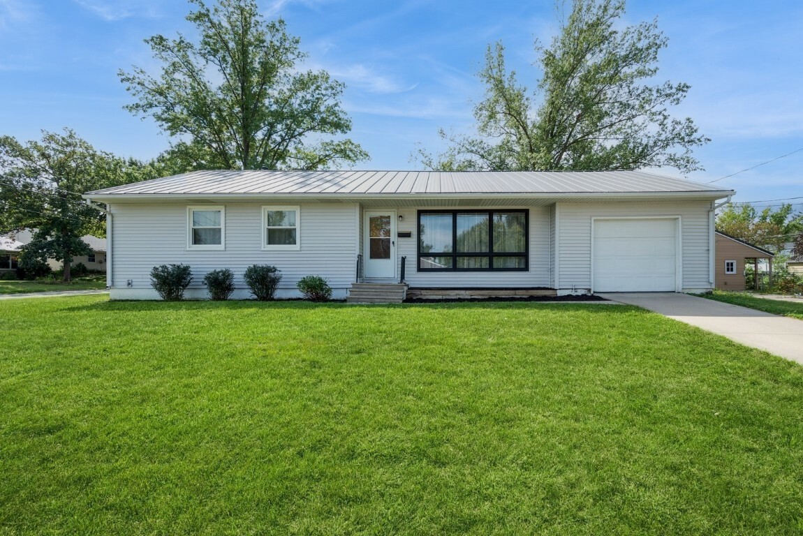 Property Photo:  2625 Buchanan Drive SE  IA 52403 