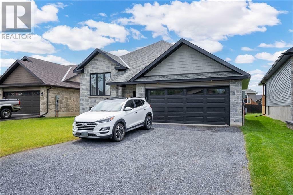 Photo de la propriété:  2368 Watson Crescent  ON K6H 7N2 