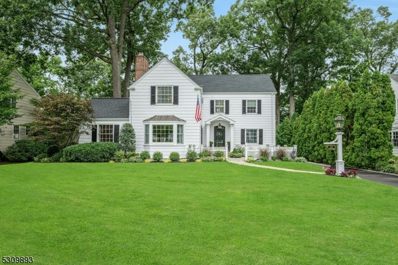 Property Photo:  22 Windsor Rd  NJ 07901 