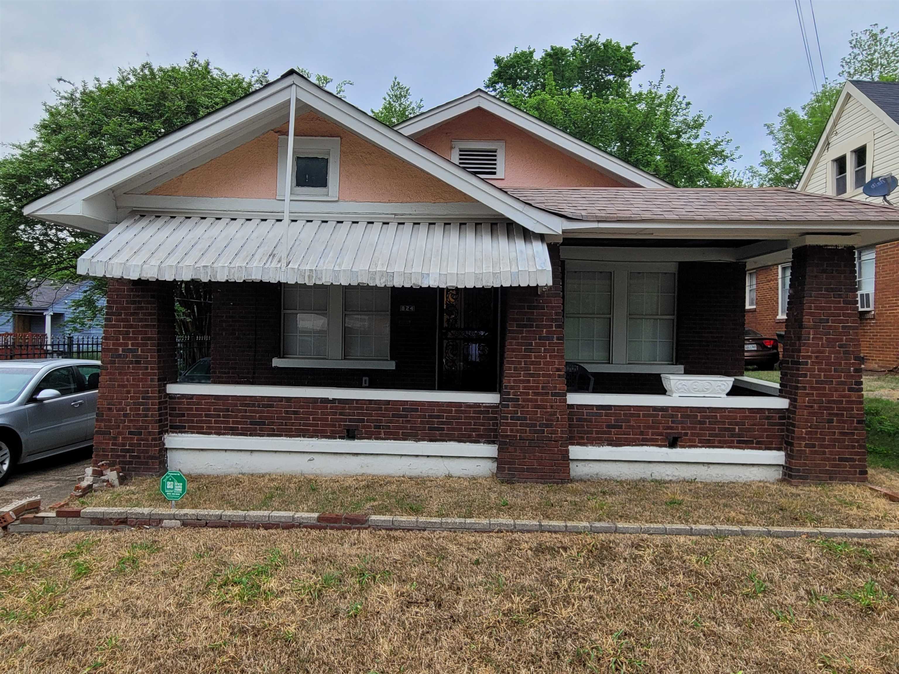 Property Photo:  824 E McLemore Ave  TN 38106 