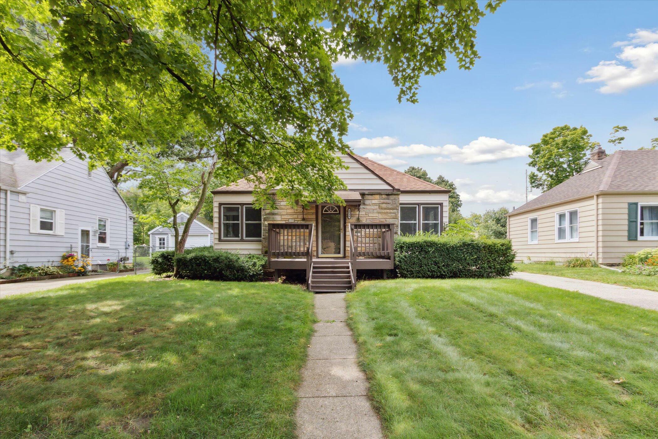 Property Photo:  1738 Quentin Avenue  MI 48910 