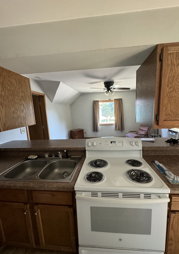 Property Photo:  2 E 7th Street  IL 61081 