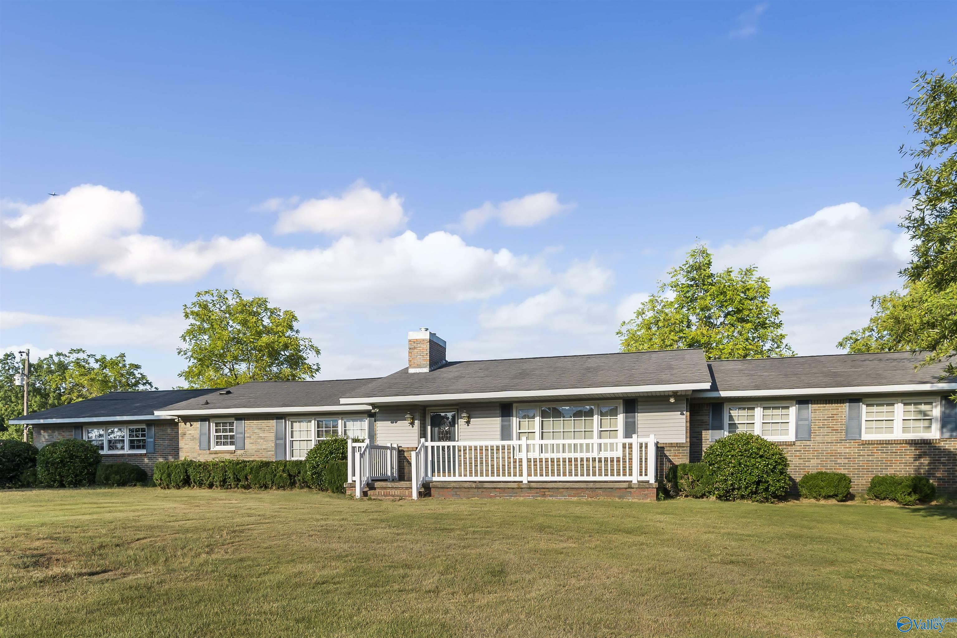 Property Photo:  24 County Road 1188  AL 35057 