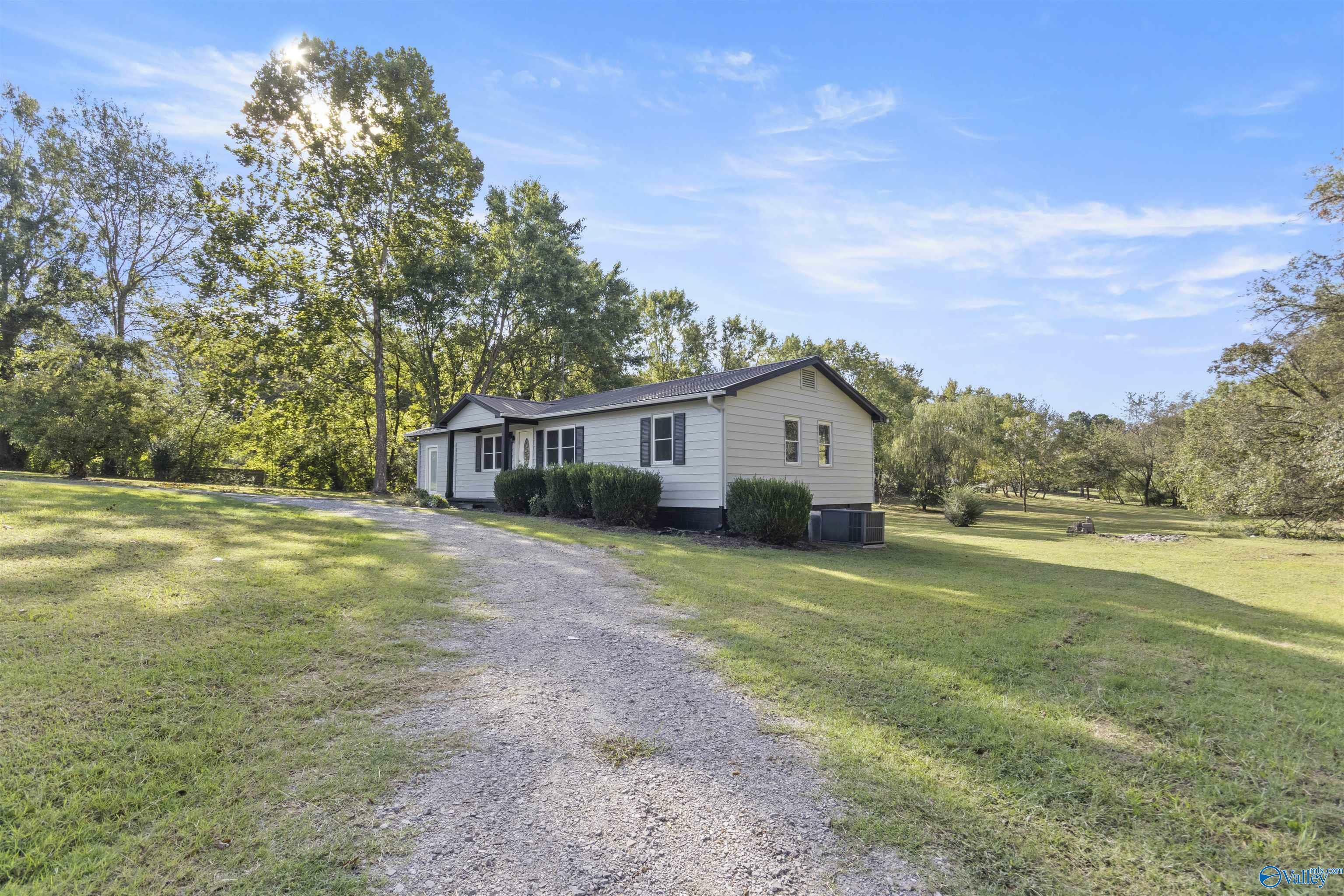 Property Photo:  164 Link Road  AL 35761 