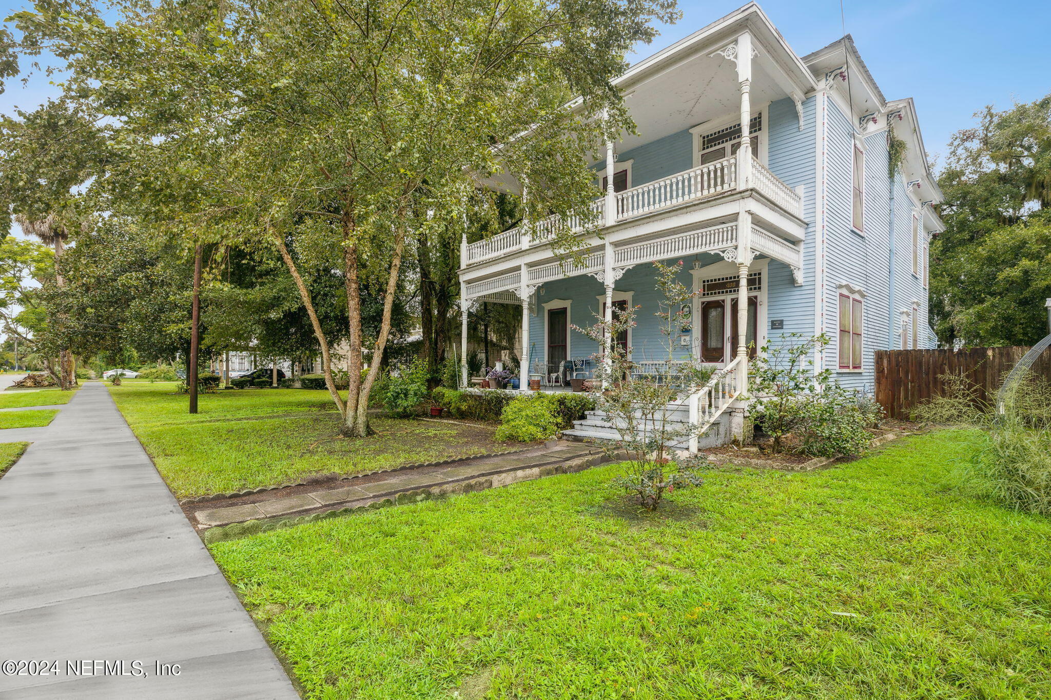 Property Photo:  400 Emmett Street  FL 32177 