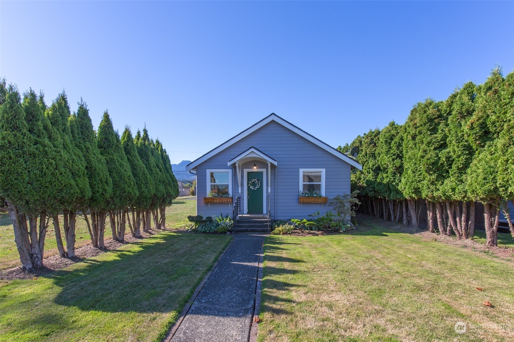 Property Photo:  516 E Second Street  WA 98362 