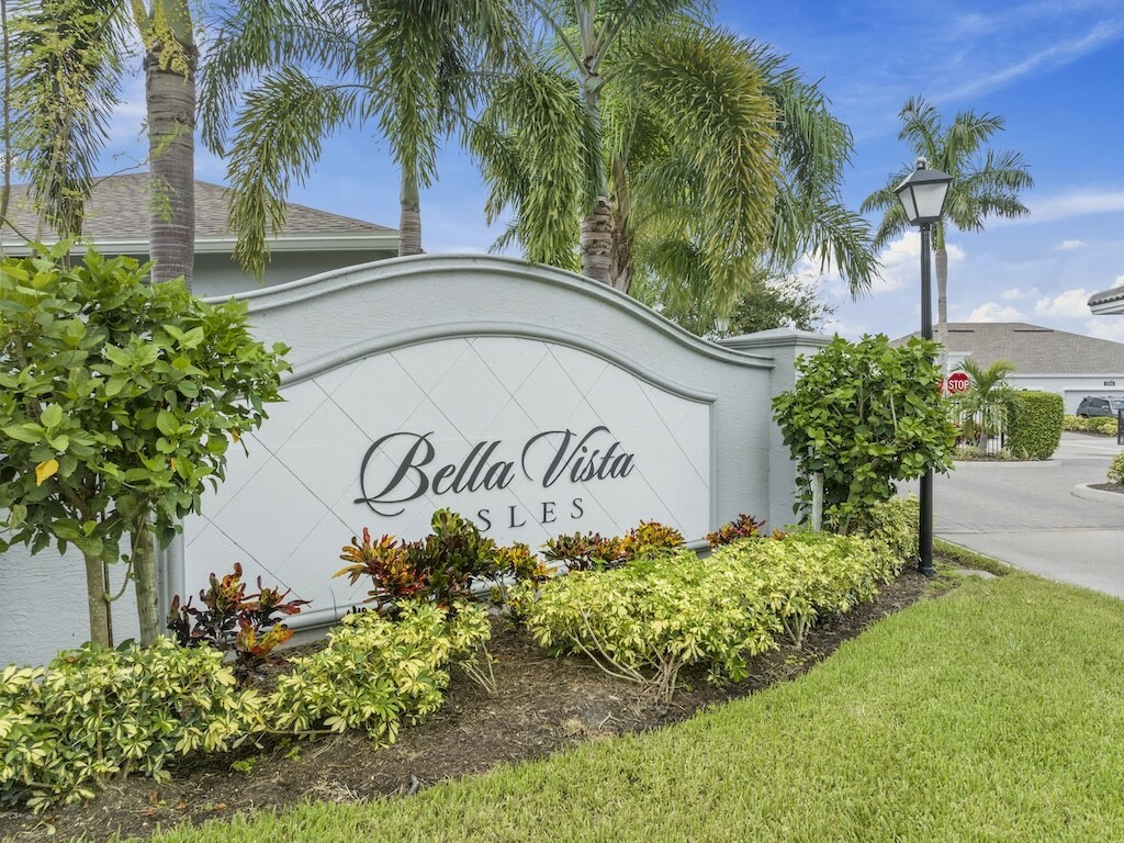 Property Photo:  2558 Bella Vista Circle  FL 32966 