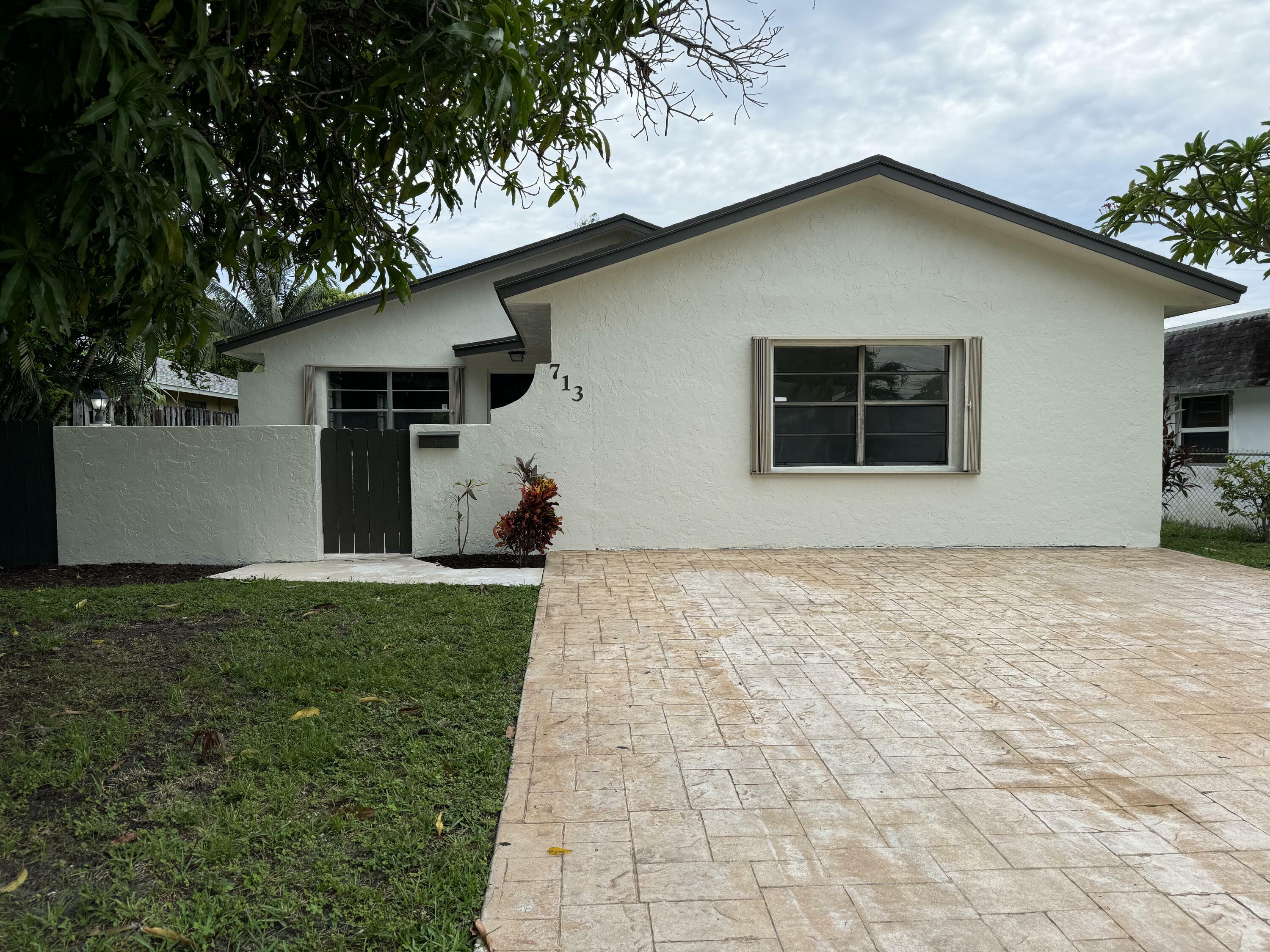 713 SW 6th Avenue  Delray Beach FL 33444 photo