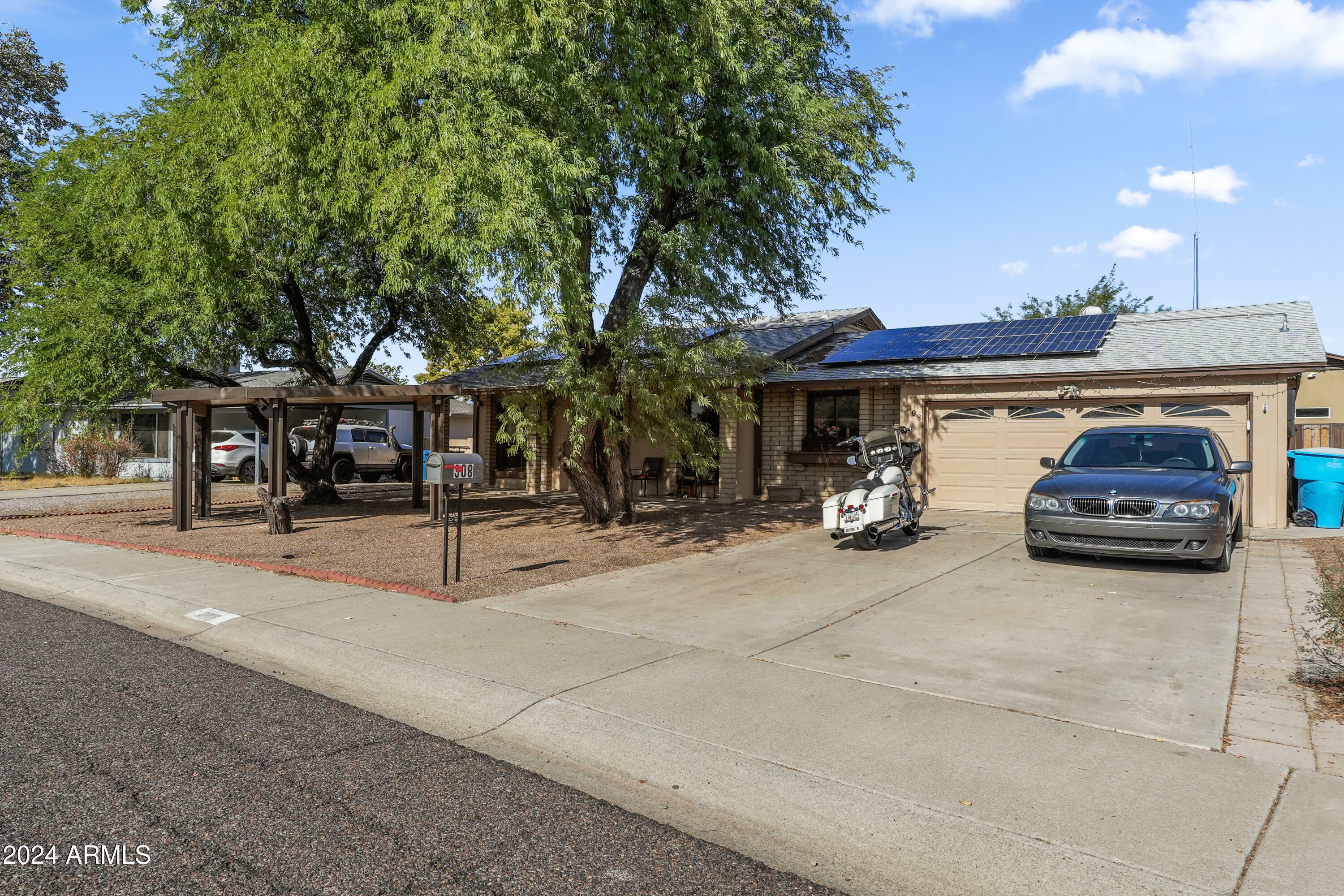 Property Photo:  308 W Oraibi Drive  AZ 85027 