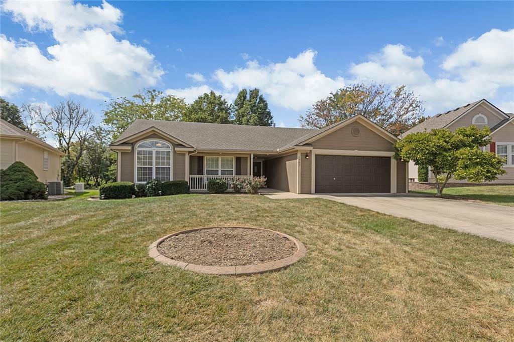 Property Photo:  1907 Meadowlark Drive  MO 64083 