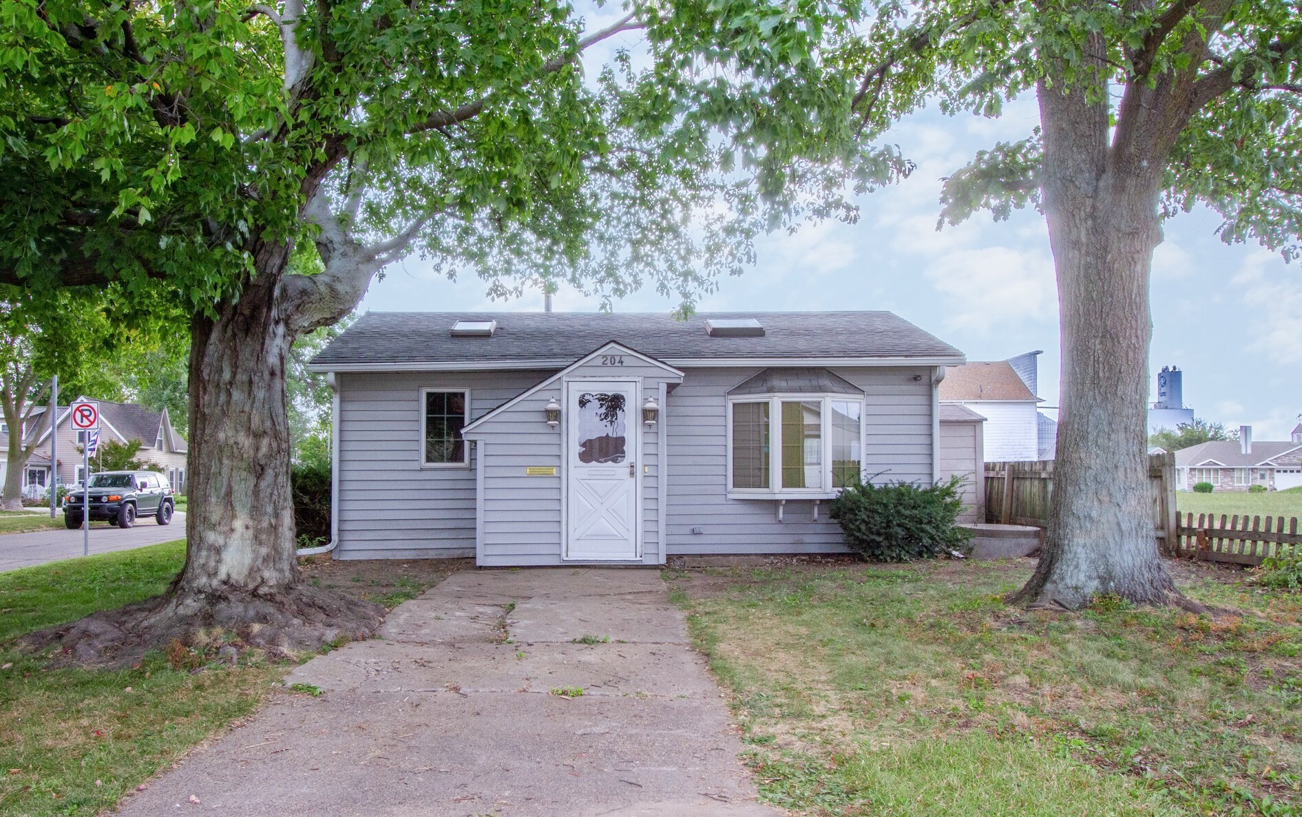 Property Photo:  204 E 3rd Street  IA 50219 