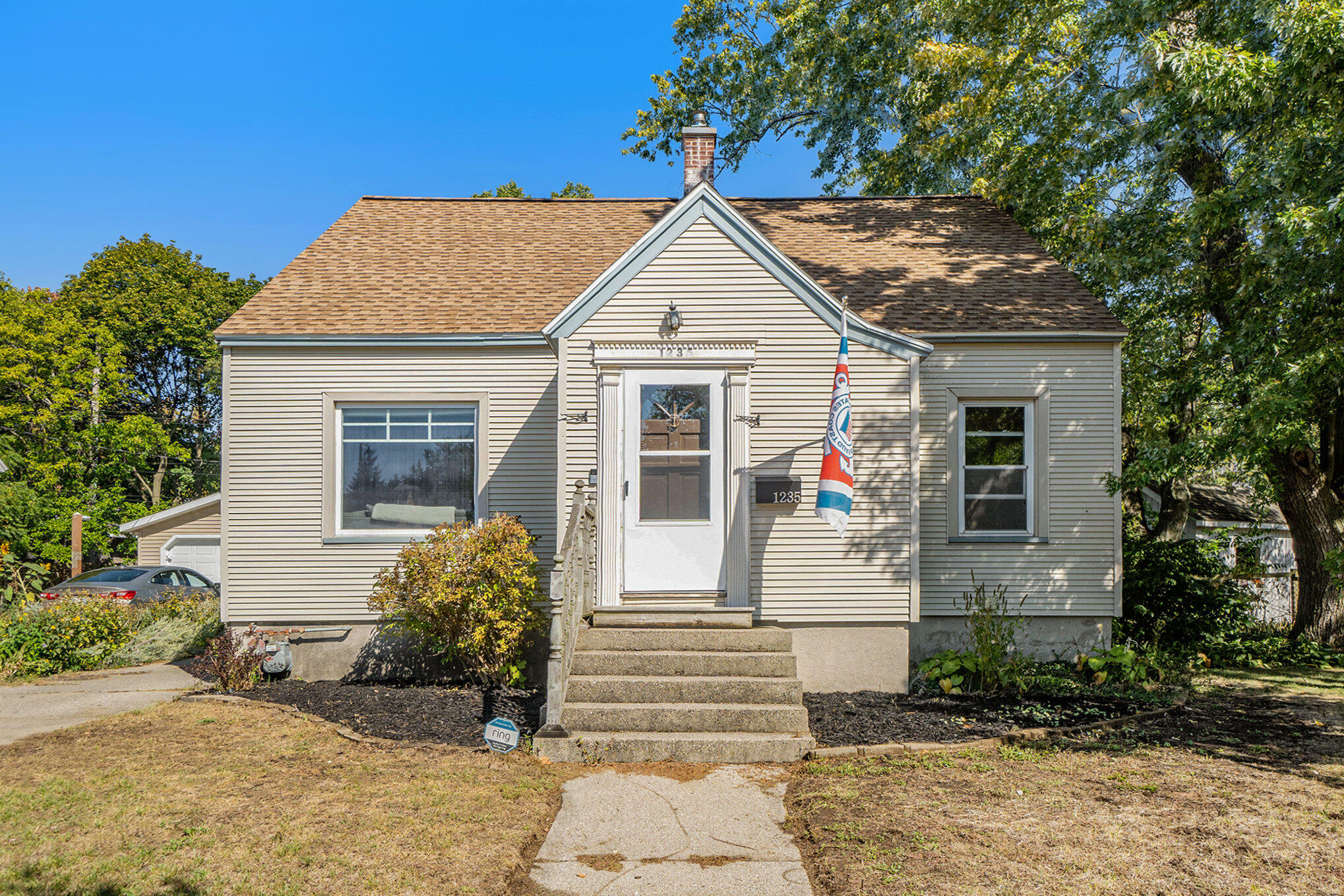 Property Photo:  1235 Slayton Avenue  MI 49417 