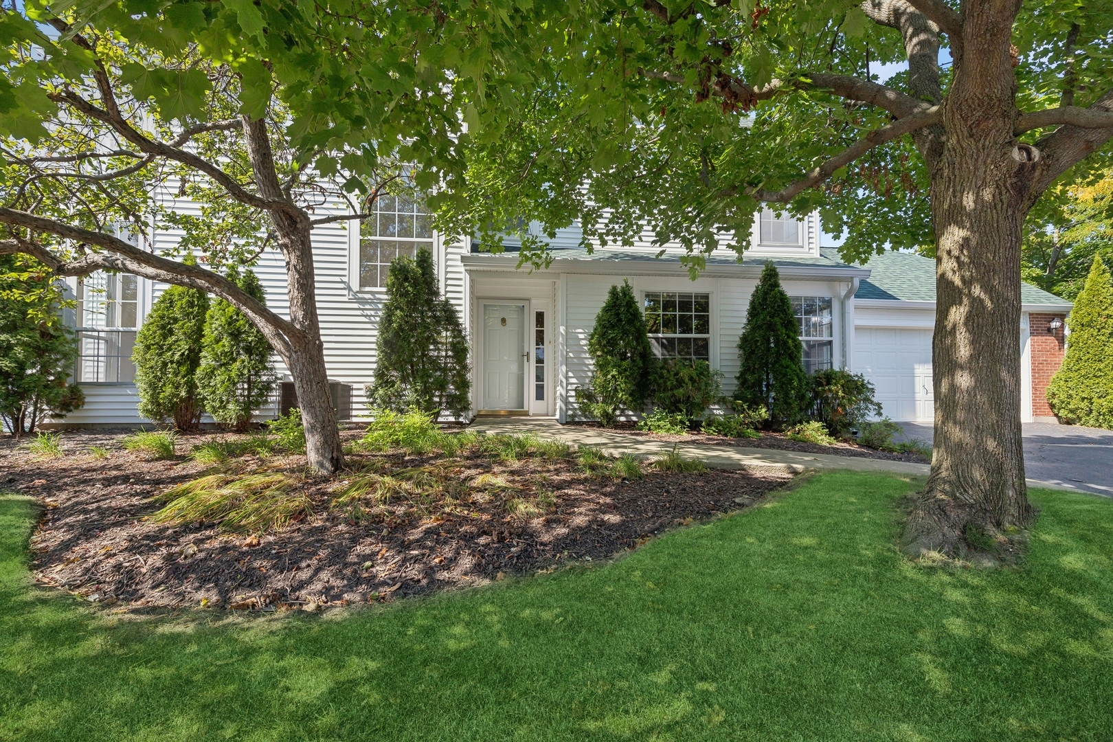 Property Photo:  136 Welwyn Street  IL 60044 