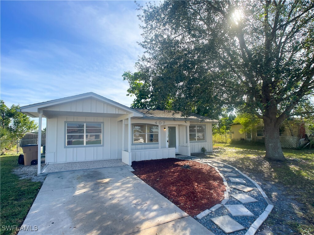 Property Photo:  407 Rushmore Avenue S  FL 33936 