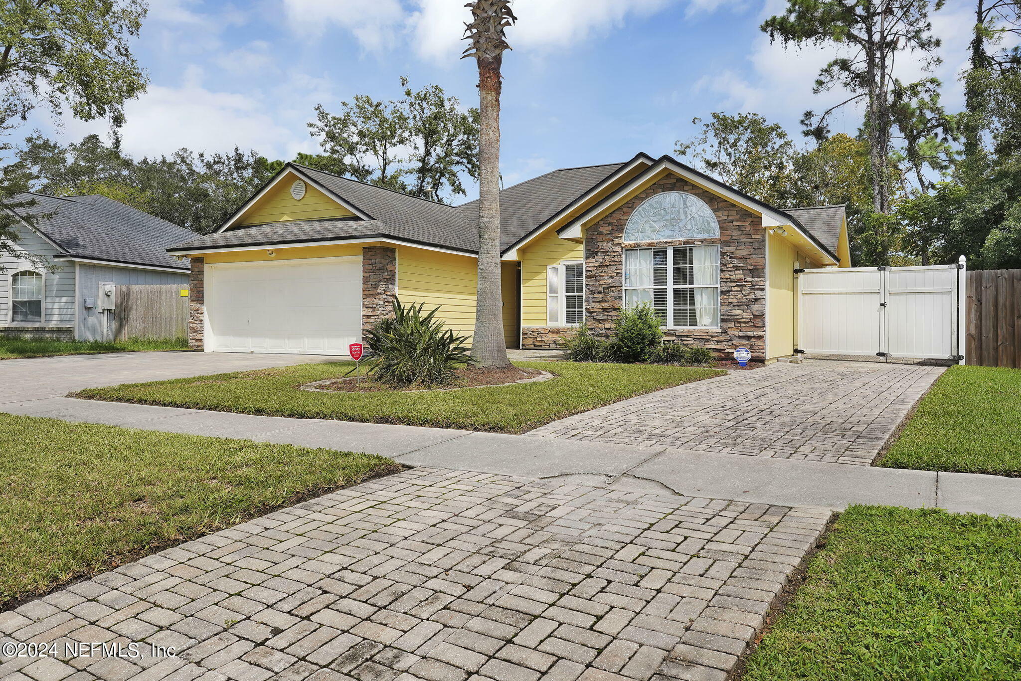 Property Photo:  8959 Bridge Creek Drive W  FL 32244 