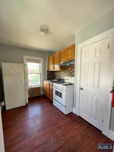 Property Photo:  114 Atlantic Street 2  NJ 07601 